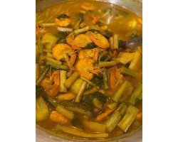 แกงส้มใต้ผักรวมกุ้ง